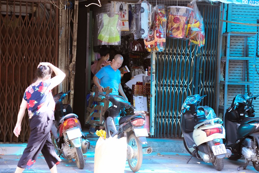 nhieu-cua-h224ng-tr234n-pho-h224ng-m227-mo-cua-trong-thoi-gian-gi227n-c225ch-x227-hoi_5.jpg