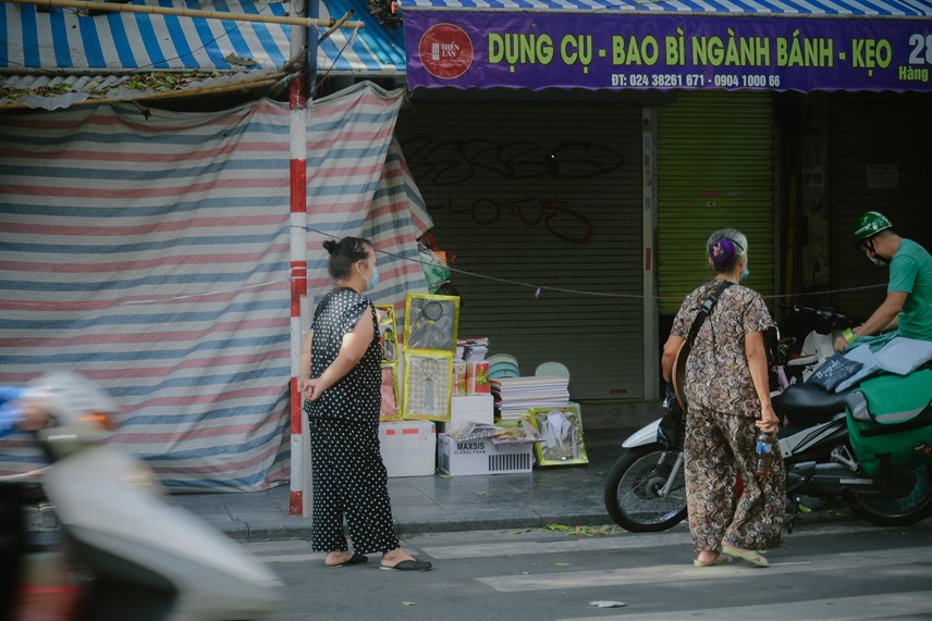 nhieu-cua-h224ng-tr234n-pho-h224ng-m227-mo-cua-trong-thoi-gian-gi227n-c225ch-x227-hoi_6.jpg