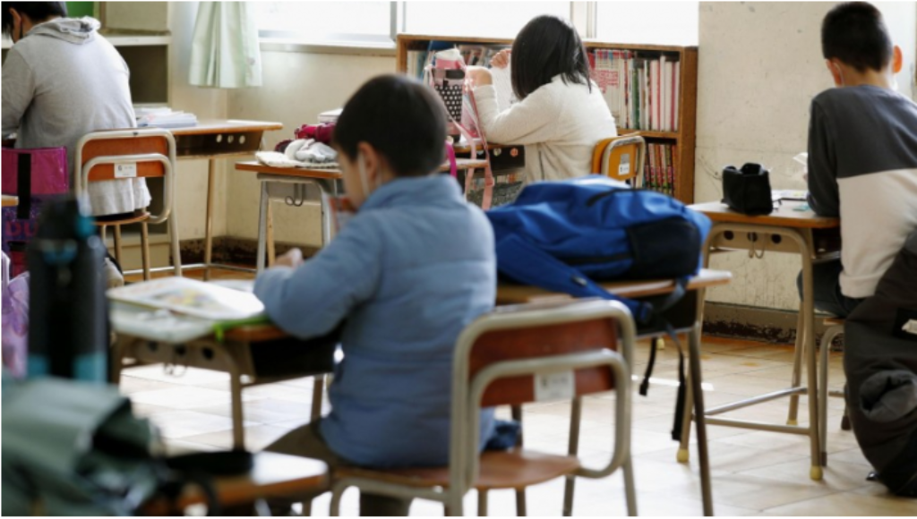 Nhiều học sinh Nhật Bản vẫn đến lớp dù trường không giảng dạy vì dịch Covid-19