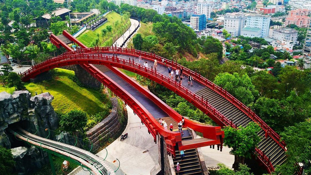 Nhiều lý do khiến du khách ngày càng “tín” du lịch Quảng Ninh - Ảnh 2. Nhiều lý do khiến du khách ngày càng “tín” du lịch Quảng Ninh - Ảnh 2.