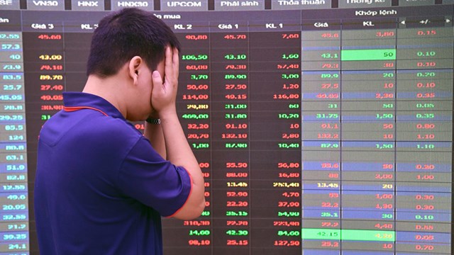Nhiều ngân hàng lỗ nặng từ đầu tư, kinh doanh chứng khoán năm 2022