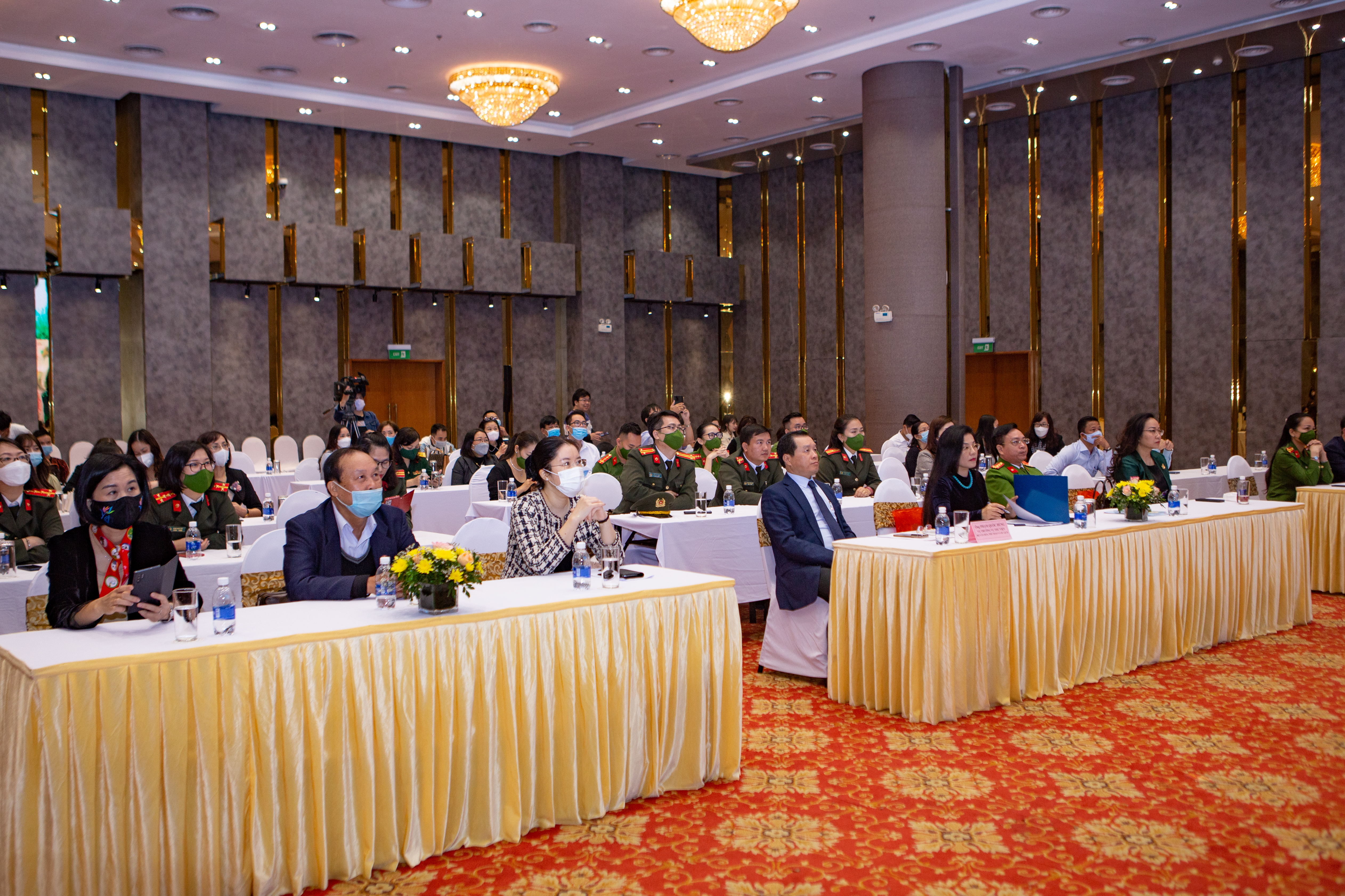 nhieu-t225c-pham-duoc-vinh-danh-c225n-bo-thu-vien-tuy234n-truyen-gioi-thieu-s225ch_2.jpg nhieu-t225c-pham-duoc-vinh-danh-c225n-bo-thu-vien-tuy234n-truyen-gioi-thieu-s225ch_2.jpg