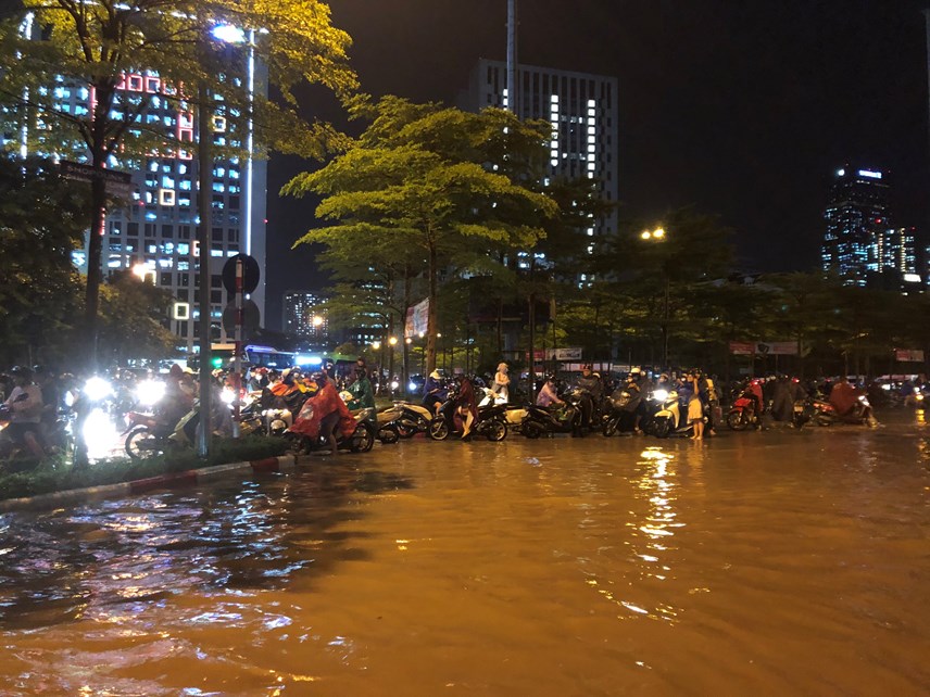 nhieu-tuyen-pho-h224-noi-ngap-s226u-sau-con-mua-lon_8.jpg nhieu-tuyen-pho-h224-noi-ngap-s226u-sau-con-mua-lon_8.jpg