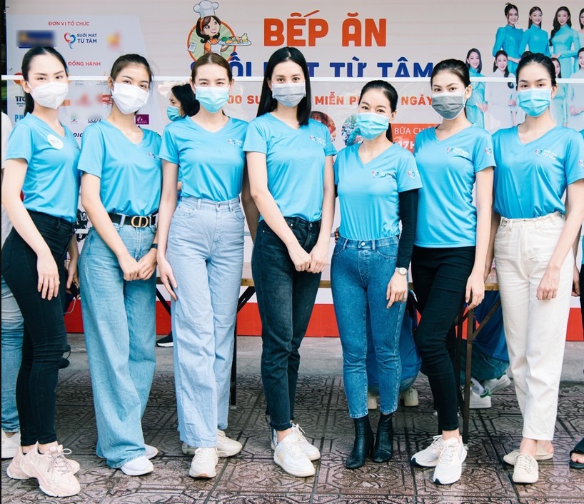 Dàn người đẹp Hoa hậu Việt Nam hào hứng khi được góp chút công sức cho chương trình từ thiện mang nhiều ý nghĩa - “Bữa ăn 0 đồng”. Ảnh: LĐ