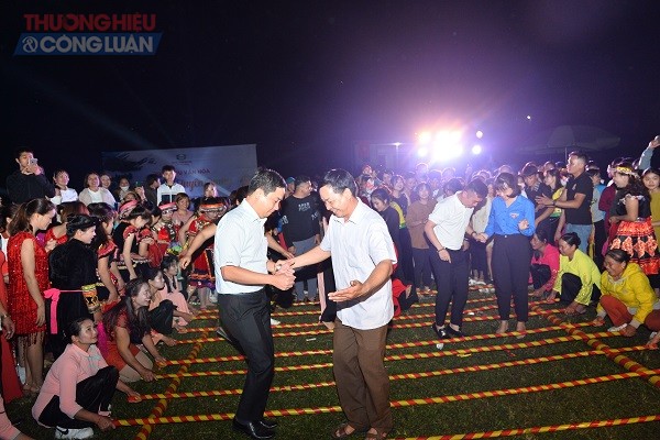 Chương trình Giao lưu văn hóa nhân ngày Hội đoàn kết dân tộc Chương trình Giao lưu văn hóa nhân ngày Hội đoàn kết dân tộc