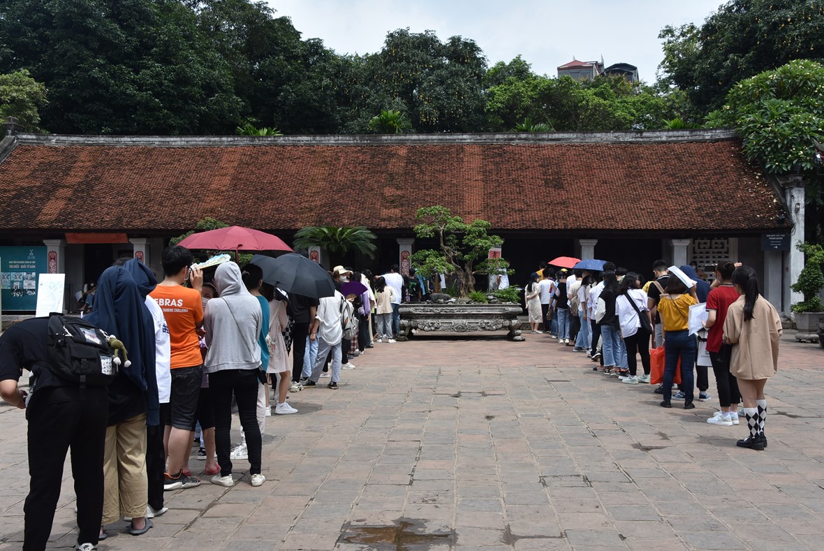 nhung-244ng-do-o-van-mieu-39234-tay39-cho-chu-si-tu-chuan-bi-thi-v224o-lop-10_1.jpg nhung-244ng-do-o-van-mieu-39234-tay39-cho-chu-si-tu-chuan-bi-thi-v224o-lop-10_1.jpg