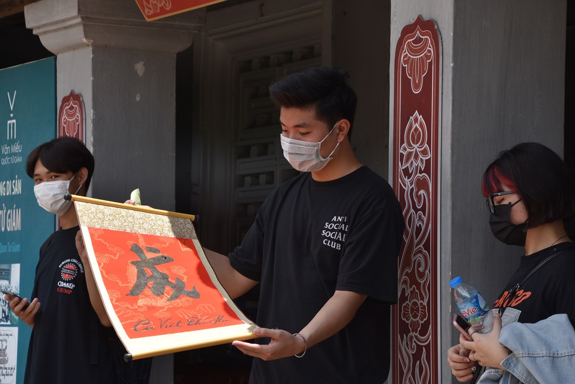 nhung-244ng-do-o-van-mieu-39234-tay39-cho-chu-si-tu-chuan-bi-thi-v224o-lop-10_10.jpg nhung-244ng-do-o-van-mieu-39234-tay39-cho-chu-si-tu-chuan-bi-thi-v224o-lop-10_10.jpg