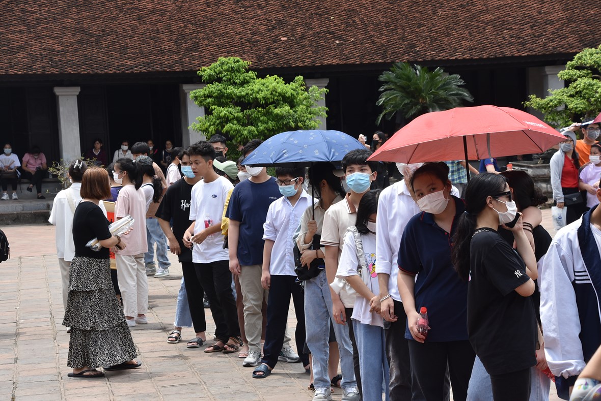 nhung-244ng-do-o-van-mieu-39234-tay39-cho-chu-si-tu-chuan-bi-thi-v224o-lop-10_3.jpg nhung-244ng-do-o-van-mieu-39234-tay39-cho-chu-si-tu-chuan-bi-thi-v224o-lop-10_3.jpg