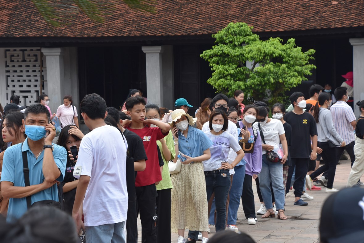 nhung-244ng-do-o-van-mieu-39234-tay39-cho-chu-si-tu-chuan-bi-thi-v224o-lop-10_4.jpg nhung-244ng-do-o-van-mieu-39234-tay39-cho-chu-si-tu-chuan-bi-thi-v224o-lop-10_4.jpg