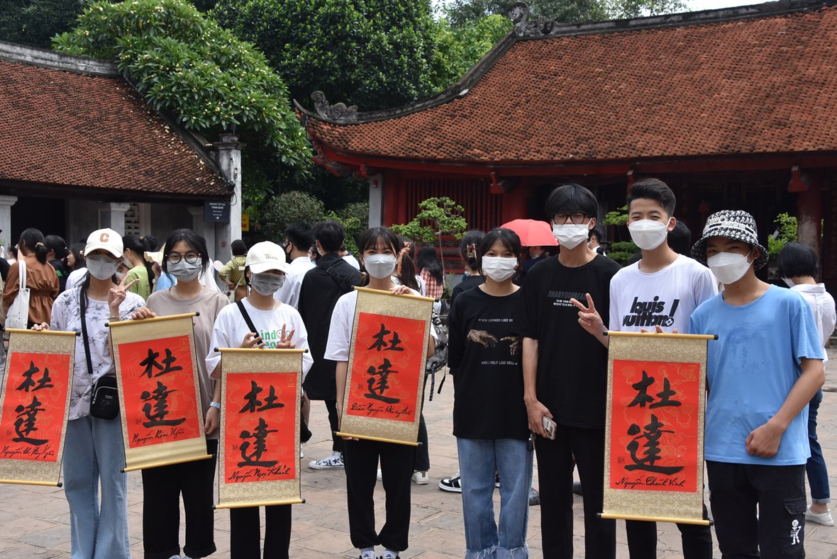 nhung-244ng-do-o-van-mieu-39234-tay39-cho-chu-si-tu-chuan-bi-thi-v224o-lop-10_6.jpg nhung-244ng-do-o-van-mieu-39234-tay39-cho-chu-si-tu-chuan-bi-thi-v224o-lop-10_6.jpg