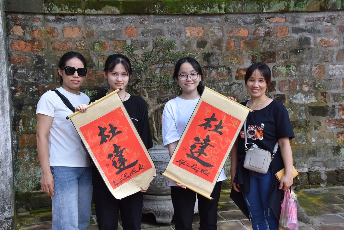 nhung-244ng-do-o-van-mieu-39234-tay39-cho-chu-si-tu-chuan-bi-thi-v224o-lop-10_9.jpg nhung-244ng-do-o-van-mieu-39234-tay39-cho-chu-si-tu-chuan-bi-thi-v224o-lop-10_9.jpg