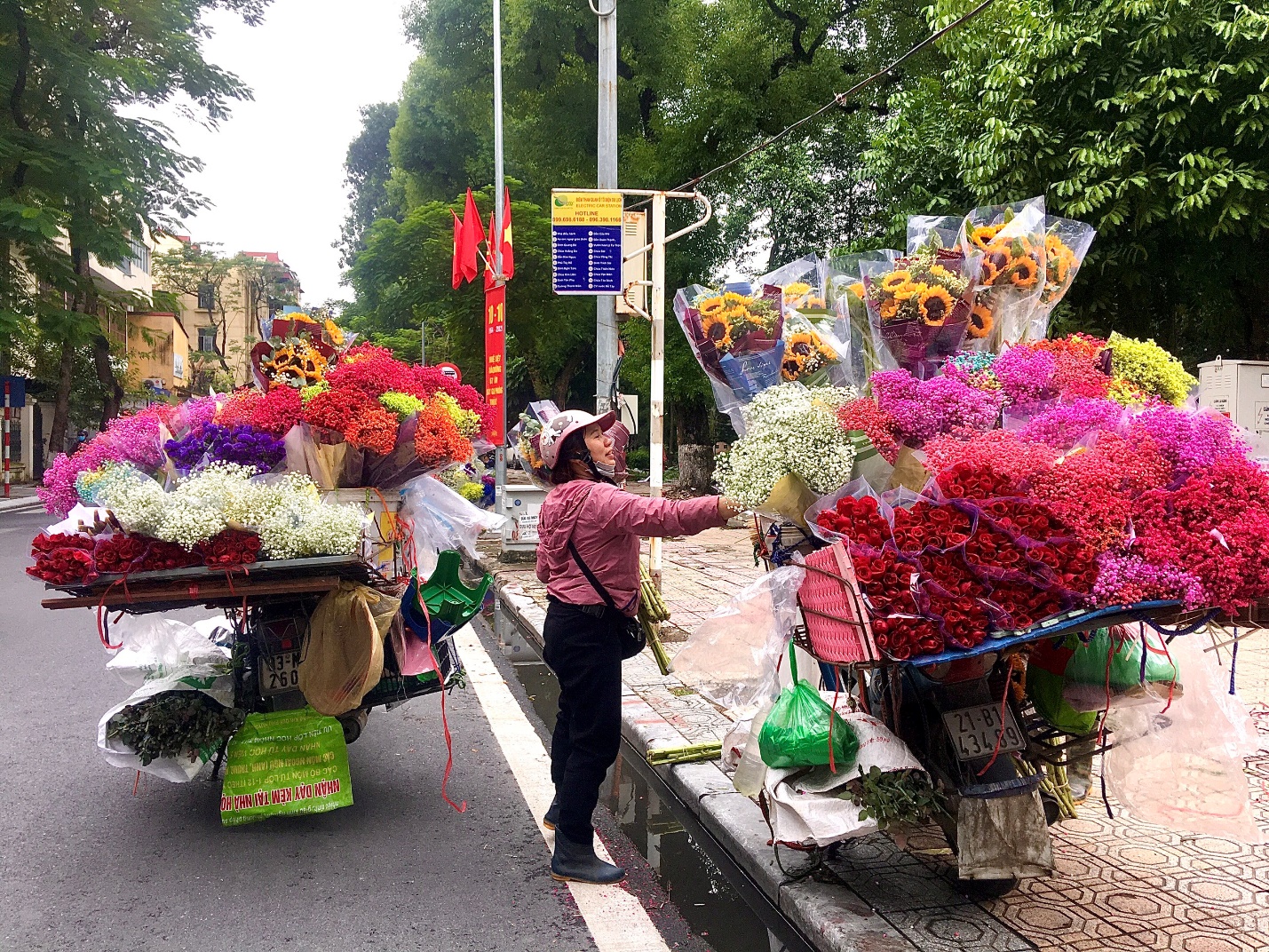 nhung-39b243ng-hong39-muu-sinh-c249ng-g225nh-hoa-tuoi-trong-ng224y-20-10_1.jpg