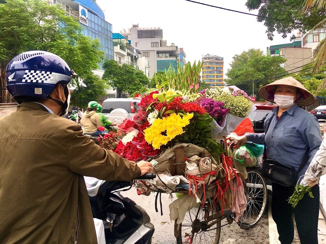nhung-39b243ng-hong39-muu-sinh-c249ng-g225nh-hoa-tuoi-trong-ng224y-20-10_3.jpg