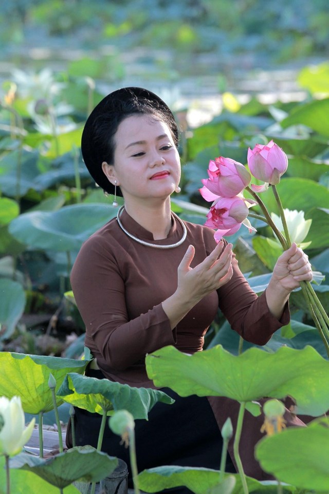 nhung-nguoi-het-l242ng-voi-nghe-thuat-truyen-thong_2.jpg nhung-nguoi-het-l242ng-voi-nghe-thuat-truyen-thong_2.jpg
