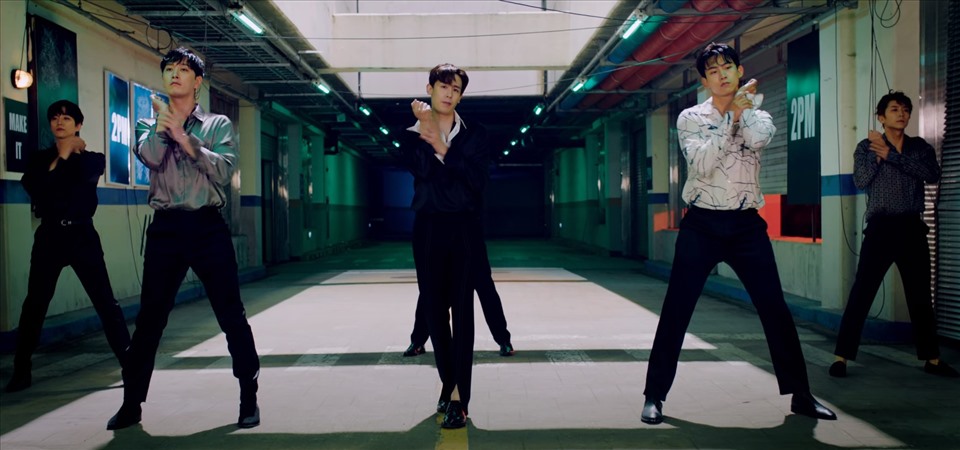 Những quý ông lịch lãm 2PM tái xuất với “Make It”