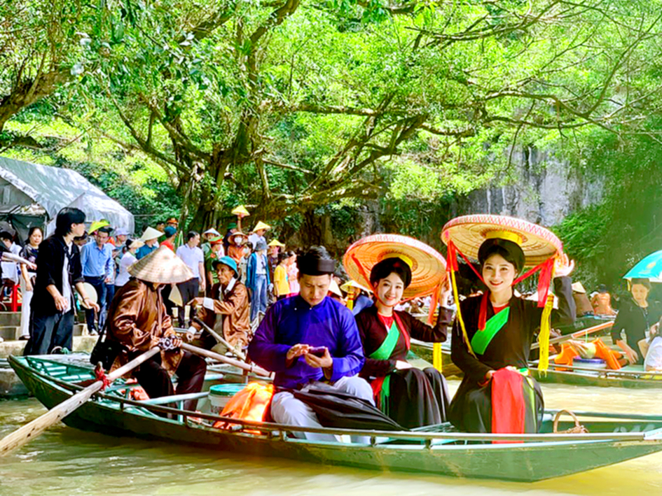 Ninh Bình đón hơn 4,5 triệu lượt khách trong vòng nửa năm