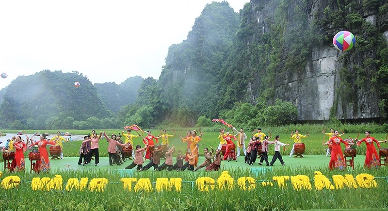 Ninh Bình khai mạc Tuần du lịch "Sắc vàng Tam Cốc - Tràng An"
