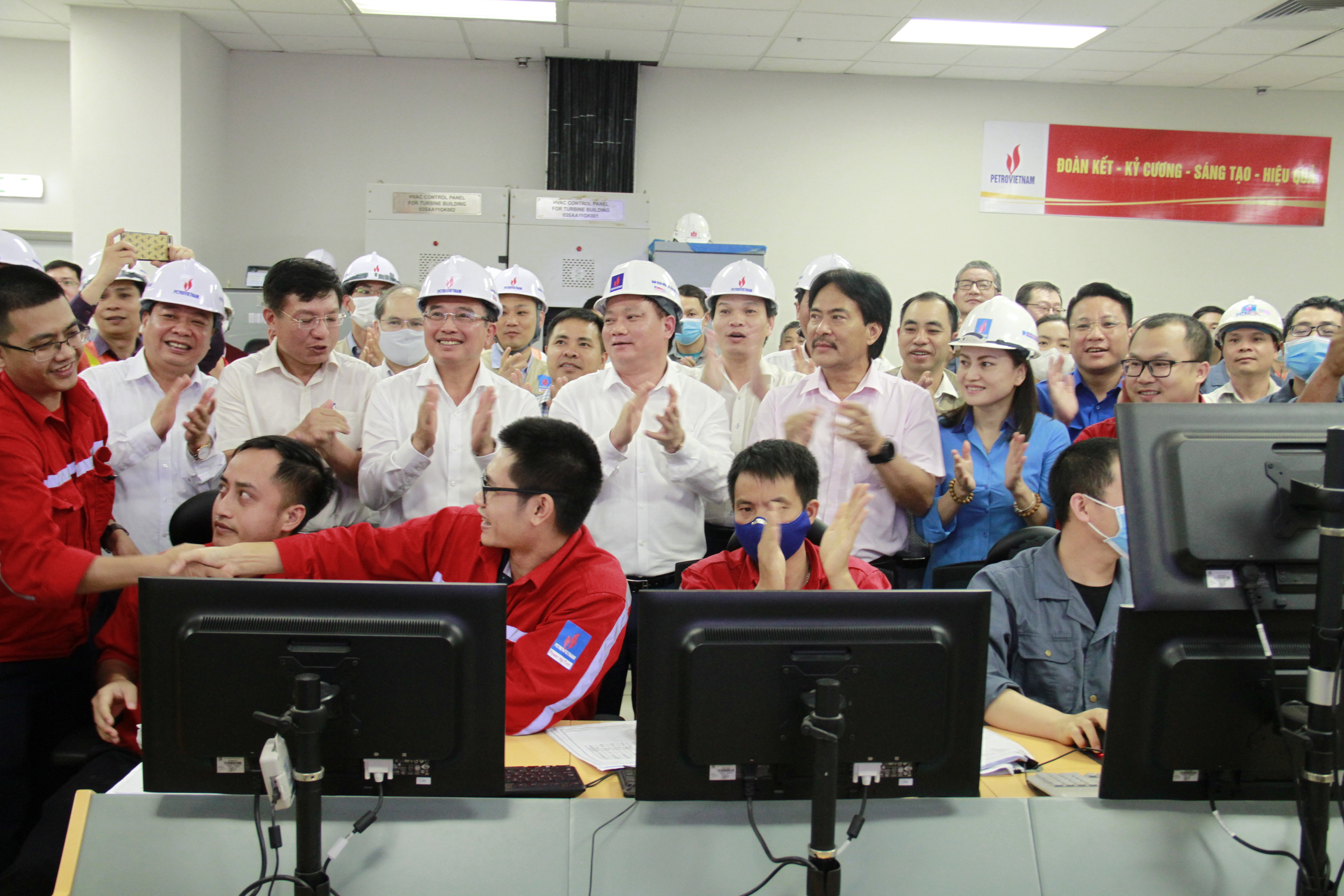 nmnd-th225i-b236nh-2-ch237nh-thuc-ph225t-dien-l234n-luoi-dien-quoc-gia_1.jpg nmnd-th225i-b236nh-2-ch237nh-thuc-ph225t-dien-l234n-luoi-dien-quoc-gia_1.jpg