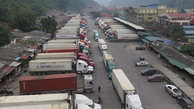 Nỗ lực thông quan hàng hóa qua cửa khẩu
