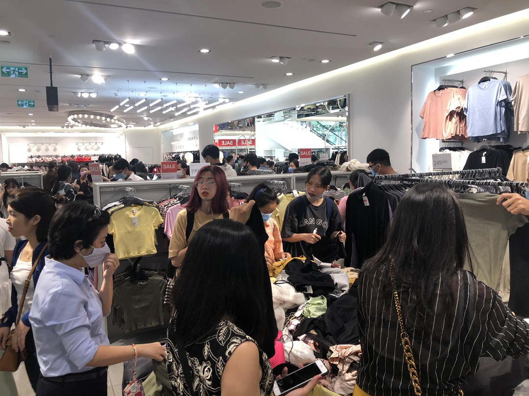Nô nức săn hàng sale Black Friday