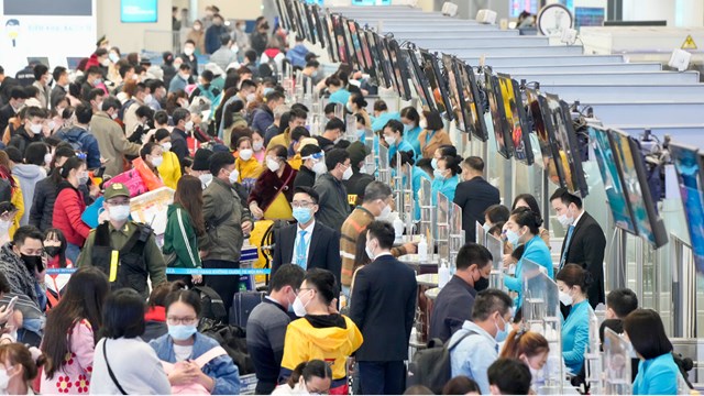 Nới lỏng giá trần vé máy bay?