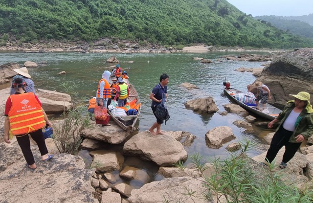 noi-niem-gi225o-vi234n-cam-ban-b224i-1-39gieo-chu39-giua-dai-ng224n-truong-son_2.jpg noi-niem-gi225o-vi234n-cam-ban-b224i-1-39gieo-chu39-giua-dai-ng224n-truong-son_2.jpg