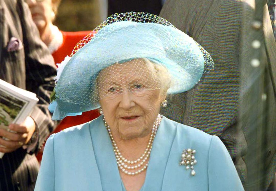 Nữ hoàng Elizabeth II tưởng nhớ 19 năm ngày mất của mẹ 