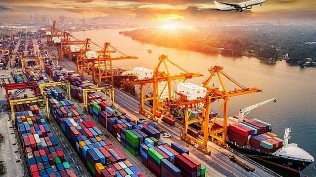 Nửa đầu tháng Năm, Việt Nam bất ngờ nhập siêu hơn 2,6 tỷ USD