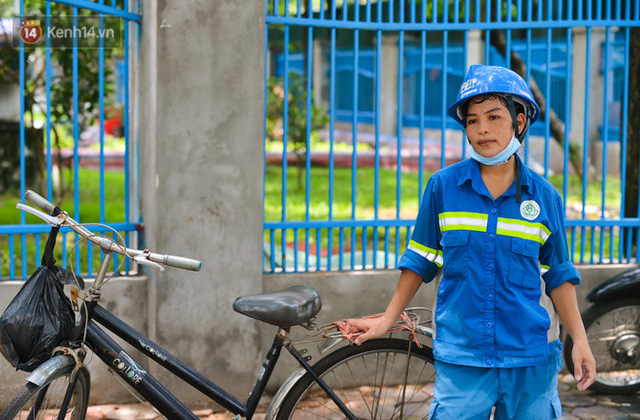 Nước mắt những công nhân thu gom rác bị nợ lương ở Hà Nội: Con nhỏ nghỉ học vì xấu hổ, người bị cụt chân mò mẫm trong rác - Ảnh 6.