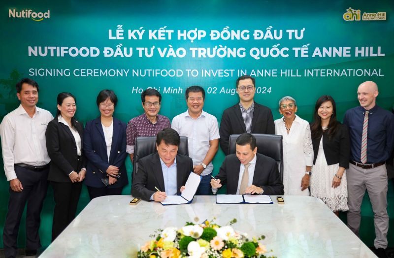 Đại diện Nutifood và Anne Hill kí kết hợp tác đầu tư Đại diện Nutifood và Anne Hill kí kết hợp tác đầu tư