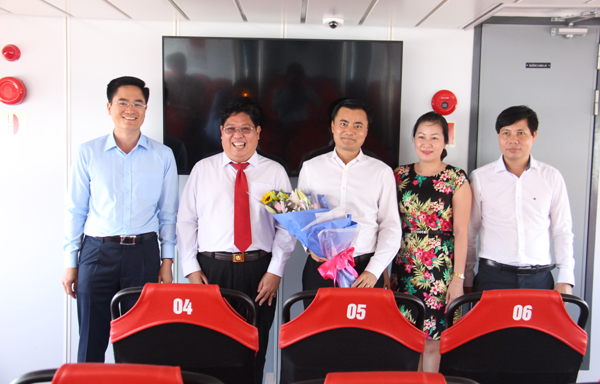 Ông chủ đứng sau đoàn tàu cao tốc 5 sao chở hàng từ miền Tây đến Sài Gòn: Doanh nhân đắm đuối với biển, người làm ra bia Hoàng Sa - Trường Sa gây sốt một thời - Ảnh 1. Ông chủ đứng sau đoàn tàu cao tốc 5 sao chở hàng từ miền Tây đến Sài Gòn: Doanh nhân đắm đuối với biển, người làm ra bia Hoàng Sa - Trường Sa gây sốt một thời - Ảnh 1.