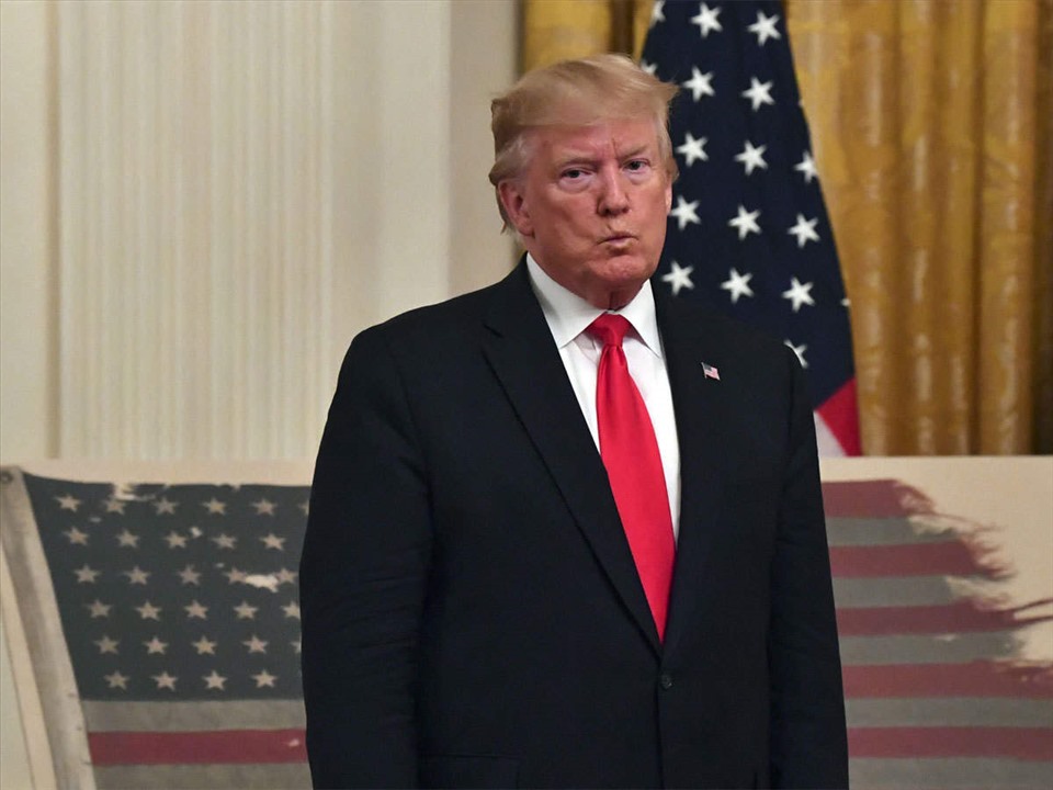 Ông Trump muốn tăng tiền cứu trợ COVID-19 cho người dân