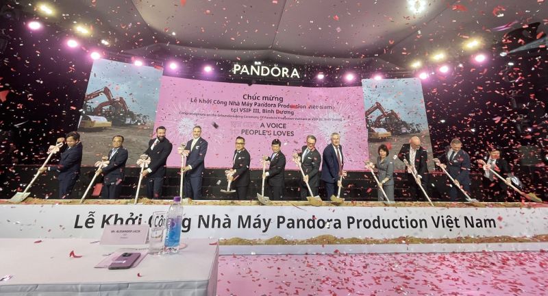 Lễ khởi công nhà máy chế tác nữ trang mới tại Việt Nam Lễ khởi công nhà máy chế tác nữ trang mới tại Việt Nam