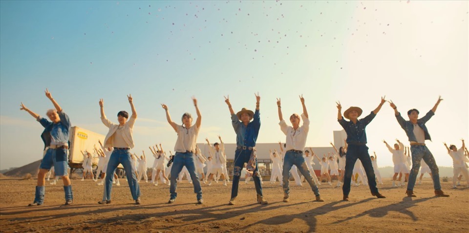 BTS truyền tải nhiều thông điệp tích cực tới khán giả trong MV mới. Ảnh: Xinhua