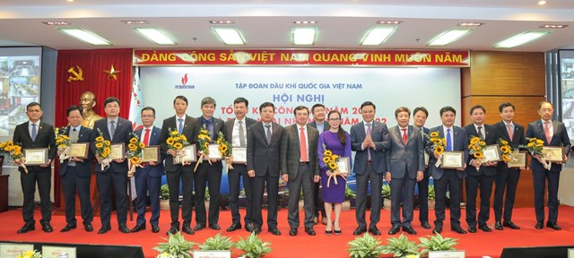 petrovietnam-vuot-th225ch-thuc-tang-truong-ngoan-muc_12.jpg