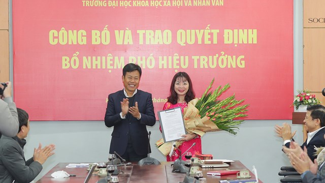 PGS.TS Đặng Thị Thu Hương làm Phó Hiệu trưởng Trường ĐH Khoa học Xã hội và Nhân văn