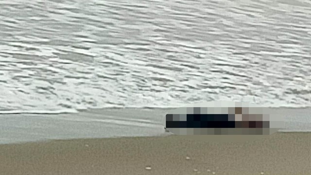 Phát hiện thi thể nam sinh lớp 11 trôi dạt vào bờ biển 