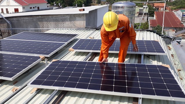 Phát triển năng lượng tái tạo cần bệ đỡ