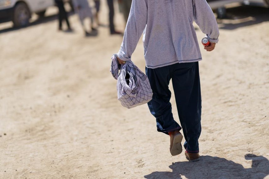 ph237a-trong-mot-trai-so-t225n-tap-trung-cua-nguoi-d226n-afghanistan-tai-my_5.jpeg