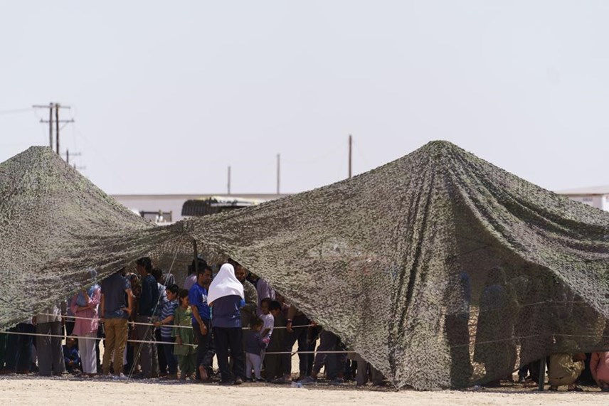ph237a-trong-mot-trai-so-t225n-tap-trung-cua-nguoi-d226n-afghanistan-tai-my_6.jpeg