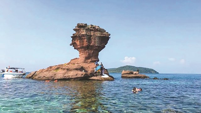 Phú Quốc: Chờ những ngày vui