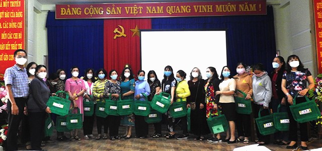 ph250-y234n-ra-mat-m244-h236nh-to-tu-quan-ph226n-loai-r225c-giam-thieu-r225c-thai-nhua_1.jpg ph250-y234n-ra-mat-m244-h236nh-to-tu-quan-ph226n-loai-r225c-giam-thieu-r225c-thai-nhua_1.jpg