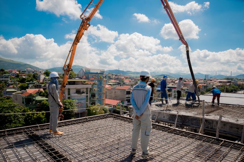 Đội ngũ kỹ sư, nhân viên công trình ngày đêm tăng tốc xây dựng đáp ứng tiến độ bàn giao