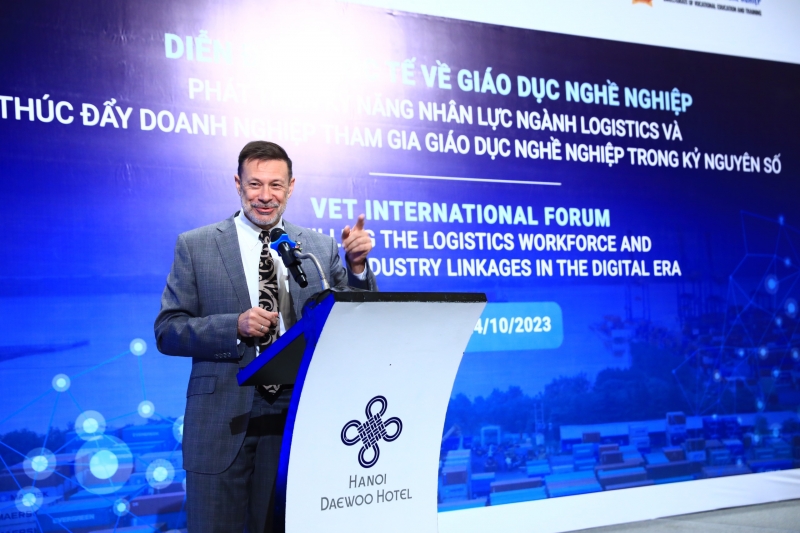 Ngài Andrew Goledzinoski, Đại sứ Ốt-xtrây-li-a tại Việt Nam chia sẻ tầm nhìn về phát triển lực lượng lao động logistics