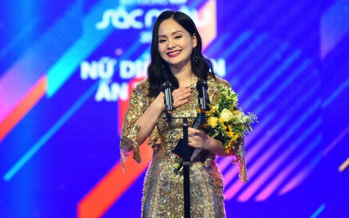 Lan Phương nhận giải thưởng. Ảnh: NSCC.