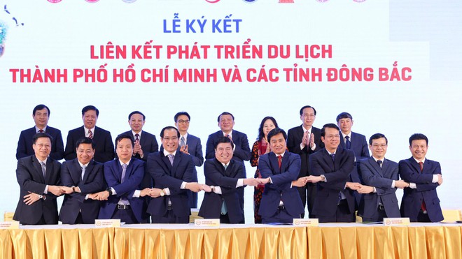 Phó Thủ tướng Vũ Đức Đam: Số hóa để du khách 'du lịch bằng smart phone' và an toàn - ảnh 1