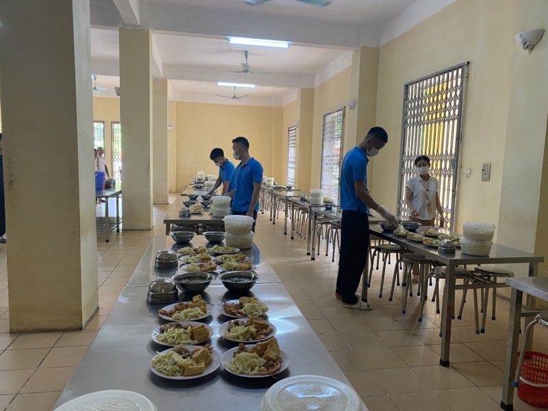 Nâng cao chất lượng bữa ăn hàng ngày cho học viên tại Cơ sở cai nghiện ma túy số 5 Hà Nội.