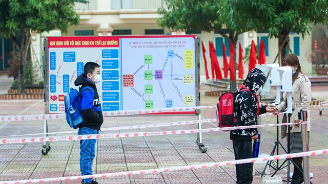 Phụ huynh bất an khi con học trực tiếp, nhà trường xử lý thế nào?