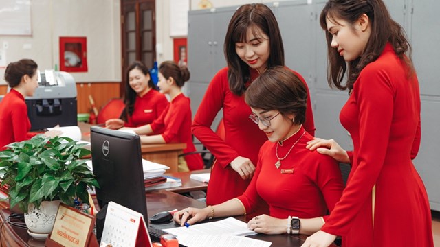 Phụ nữ Agribank: Tô thắm thêm phong trào 'Hai giỏi'