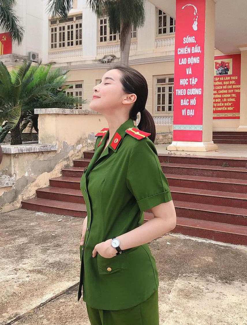 phuong-oanh-cao-th225i-h224-v224-d224n-sao-viet-kh237-chat-ra-sao-khi-dien-trang-phuc-qu226n-nh226n_4.jpg